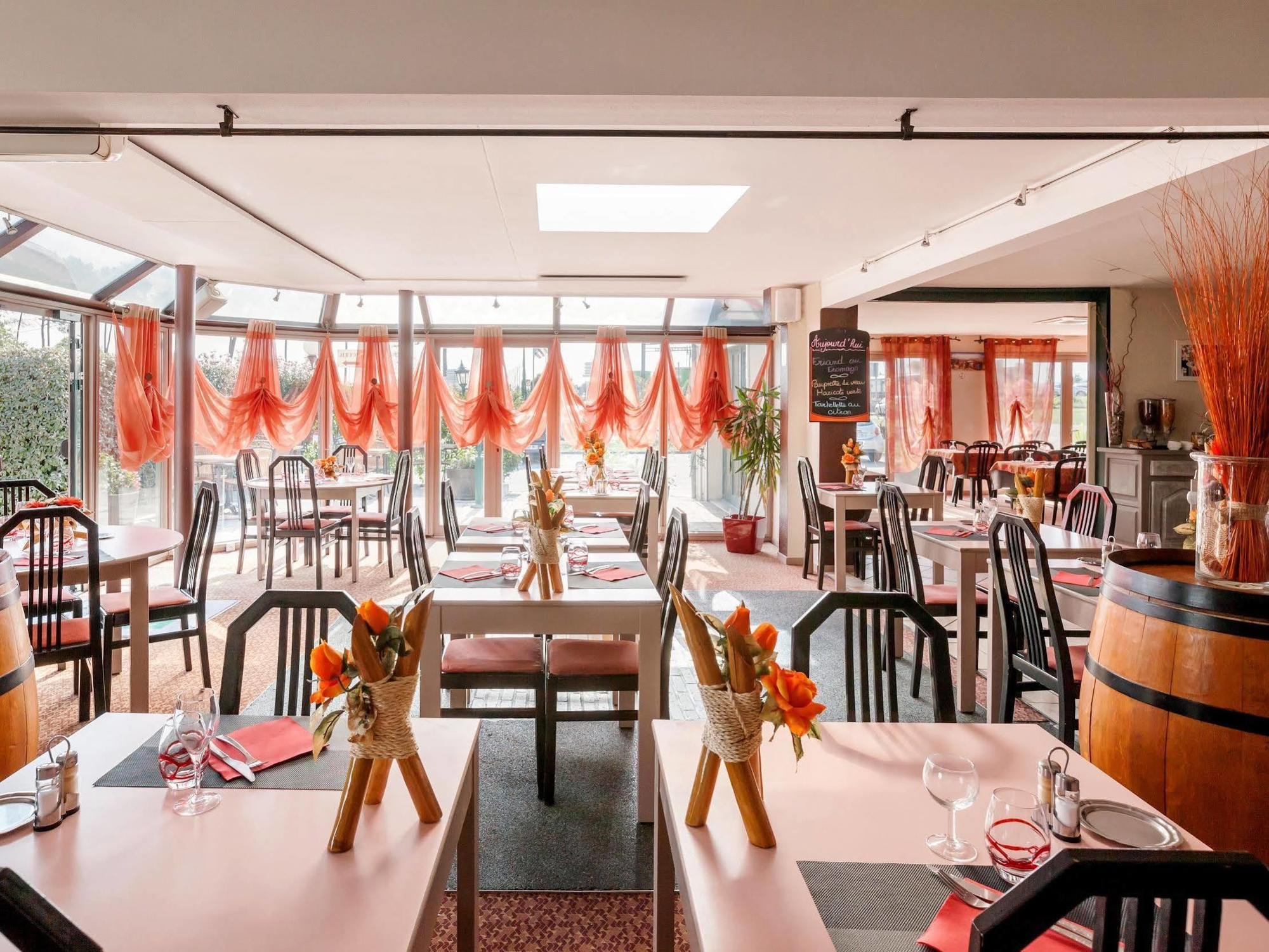 Logis Hotel Horus Restaurant Les Bruyeres Toulenne Ngoại thất bức ảnh